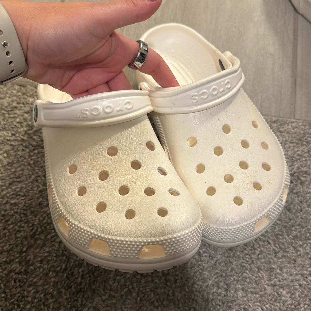 New White Crocs Men’s 5/ Women’s 7